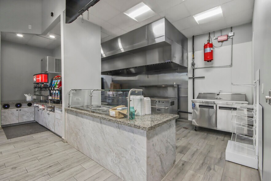 More Photos Of 7434 TX-35, Alvin General Retail For Sale