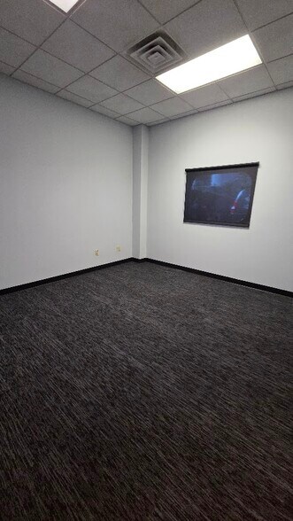More Photos Of 4670 Polaris Ave, Las Vegas Office For Lease