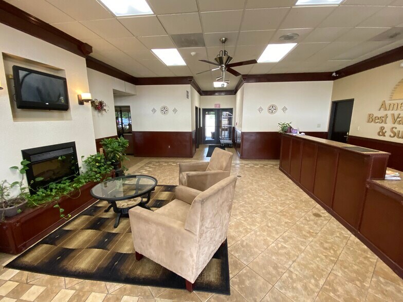 More Photos Of 606 E Lincoln Blvd, Hesston Hotel For Sale