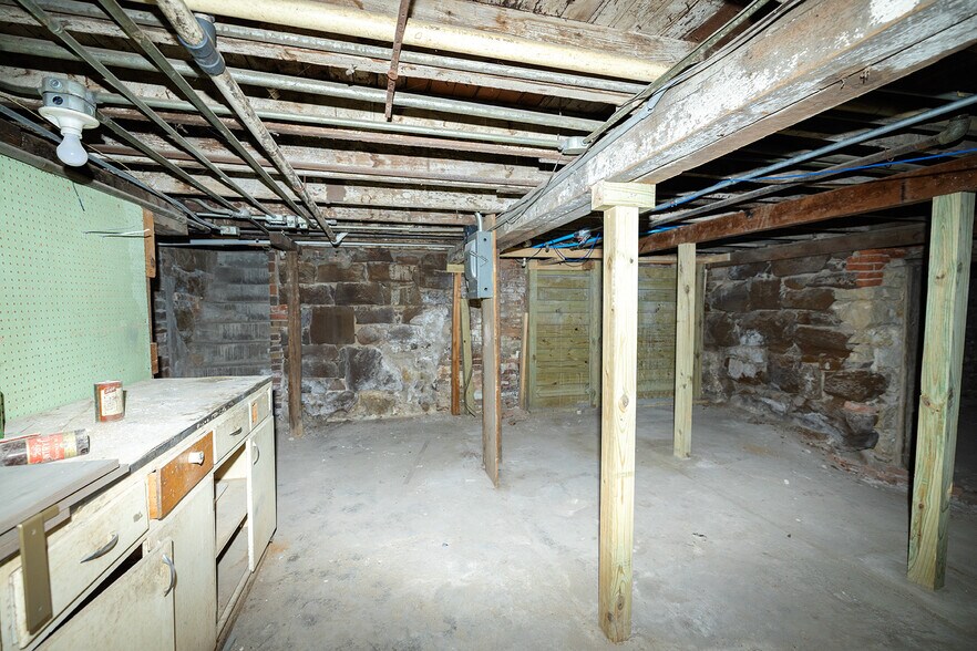 More Photos Of 115 N Main St, Lindsborg General Retail For Sale