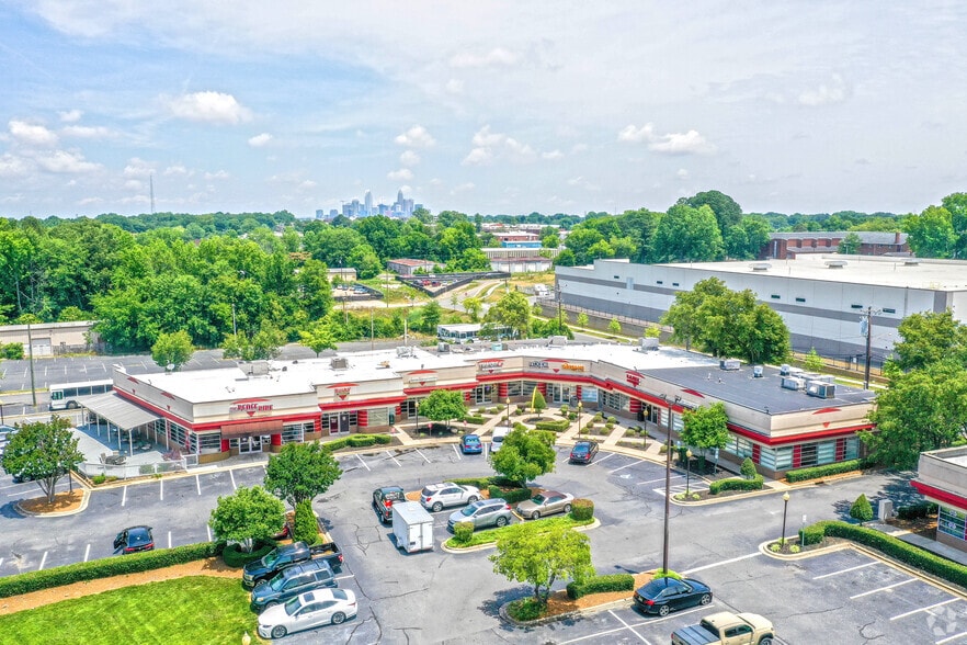 More Photos Of 204 W Woodlawn Rd, Charlotte Unknown For Lease