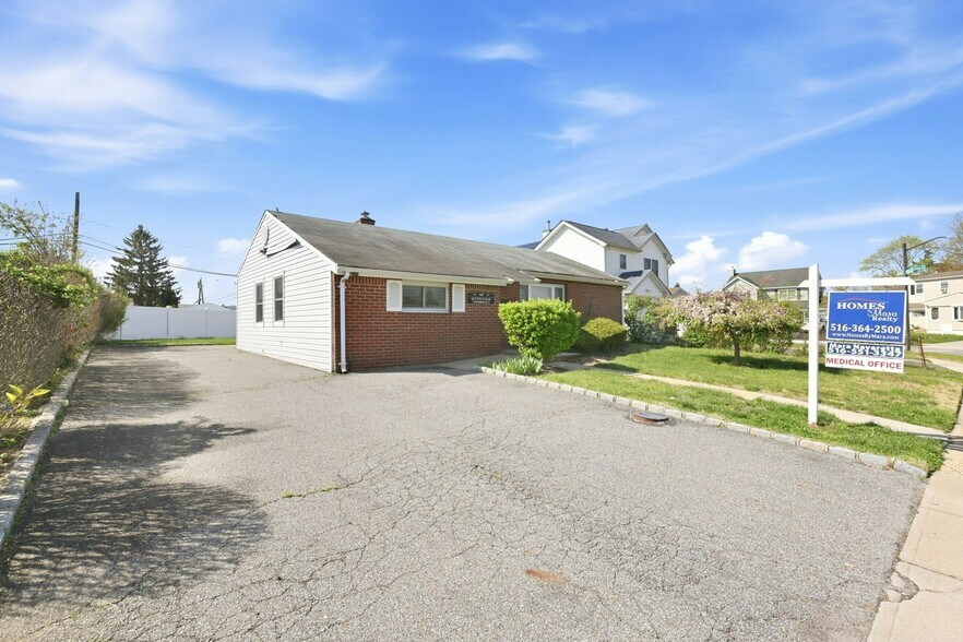 More Photos Of 4169 Iris Pl, Bethpage Medical For Sale