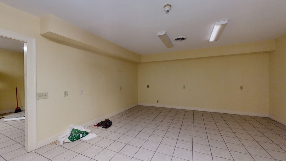 More Photos Of 1015 13th St, Columbus General Retail For Sale