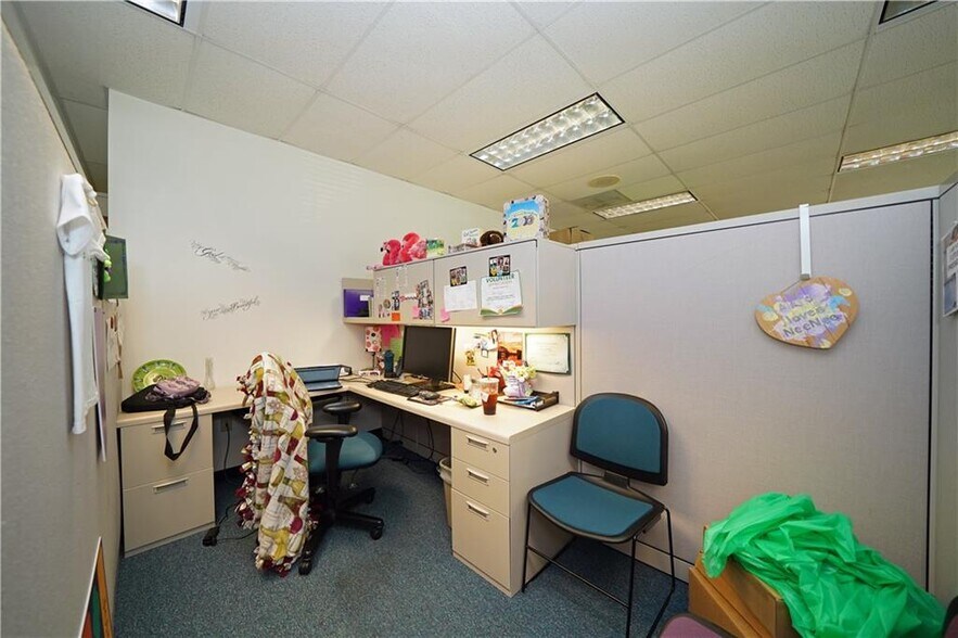 More Photos Of 226 Colonial Dr, Horseheads Office For Sale