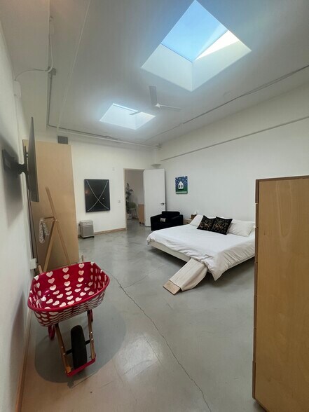 More Photos Of 4437 Telegraph Rd, Los Angeles Warehouse For Sale