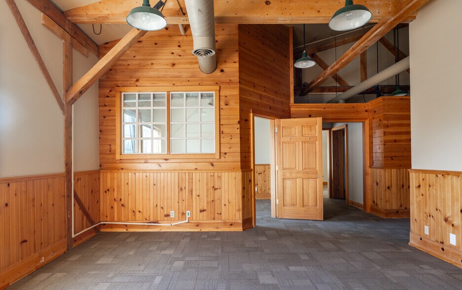 More Photos Of 805 SW Industrial Way, Bend Loft Creative Space For Lease