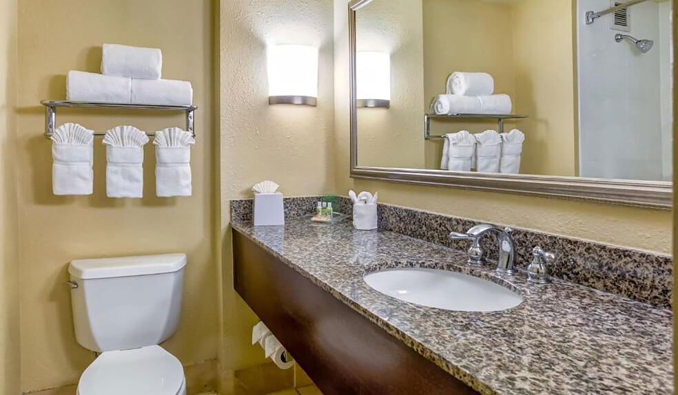 More Photos Of 251 Pennsylvania Pky, Indianapolis Hotel For Sale