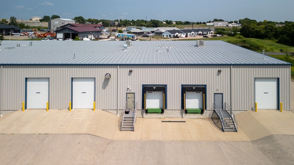 More Photos Of 6131 Rome Cir, Rochester Warehouse For Lease
