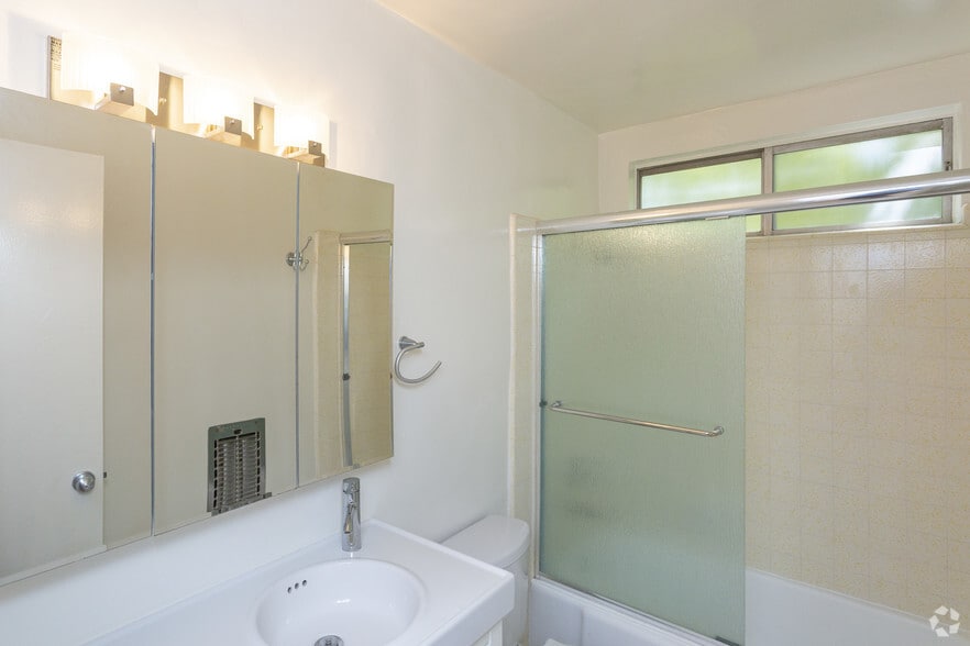 More Photos Of 1214 N Clark St, West Hollywood Apartments For Sale