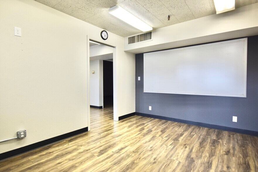 More Photos Of 2801 SE 9th St, Portland Warehouse For Lease