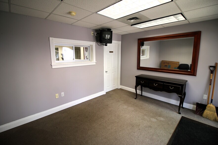 More Photos Of 100 W Union St, Kingston Office For Sale