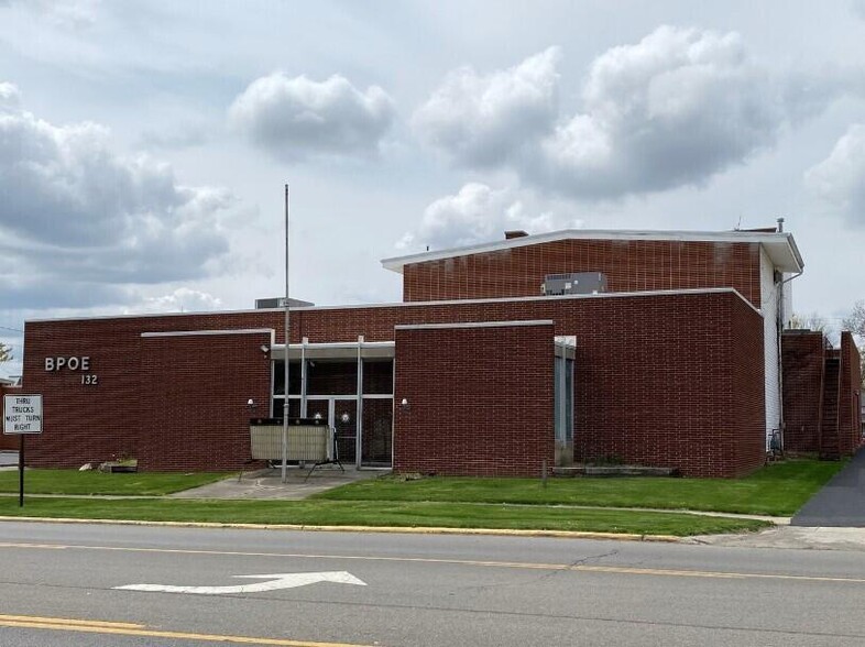 Primary Photo Of 221 N Main St, Bellefontaine Office For Sale