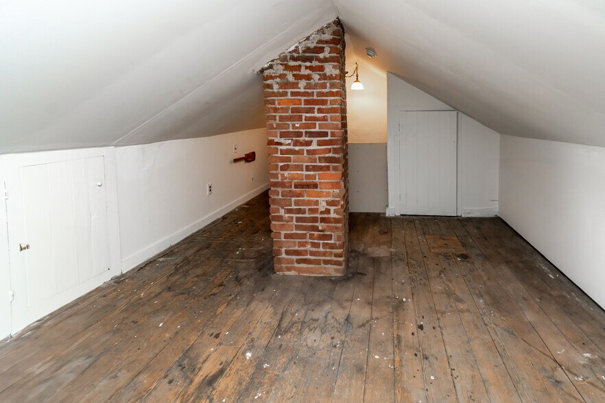 More Photos Of 24 N Main St, Lambertville Office For Sale