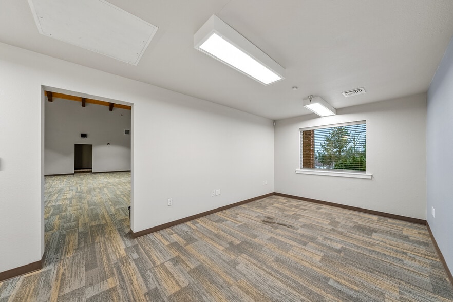 More Photos Of 2166 NW Vine St, Grants Pass Medical For Sale