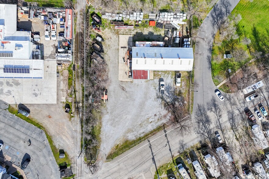 More Photos Of 895 Market st, Redding Industrial For Lease