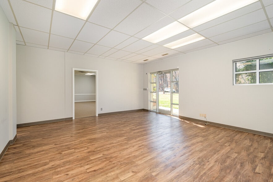 More Photos Of 3718 Old Battleground Rd, Greensboro Flex For Sale