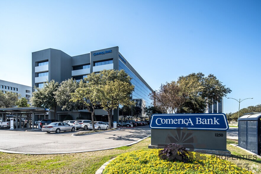 More Photos Of 1250 W Mockingbird Ln, Dallas Office For Lease