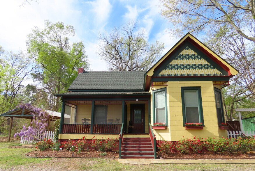Primary Photo Of 1923 S Beckham Ave, Tyler Office Residential For Lease