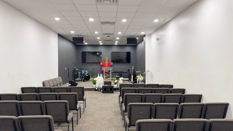 More Photos Of 465 Nashua Rd, Dracut Medical For Sale