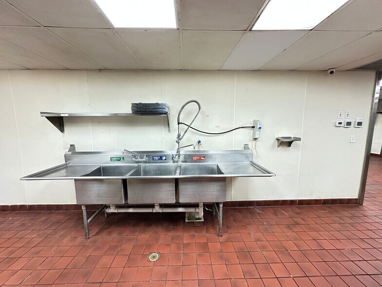 More Photos Of 1105 Gum Branch Rd, Jacksonville Fast Food For Lease