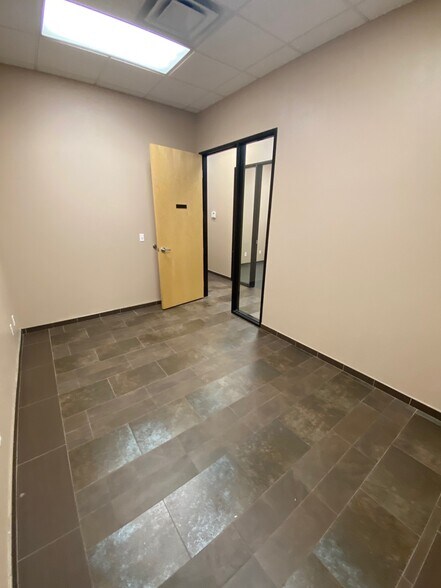 More Photos Of 7655 E Redfield Rd, Scottsdale Light Distribution For Lease