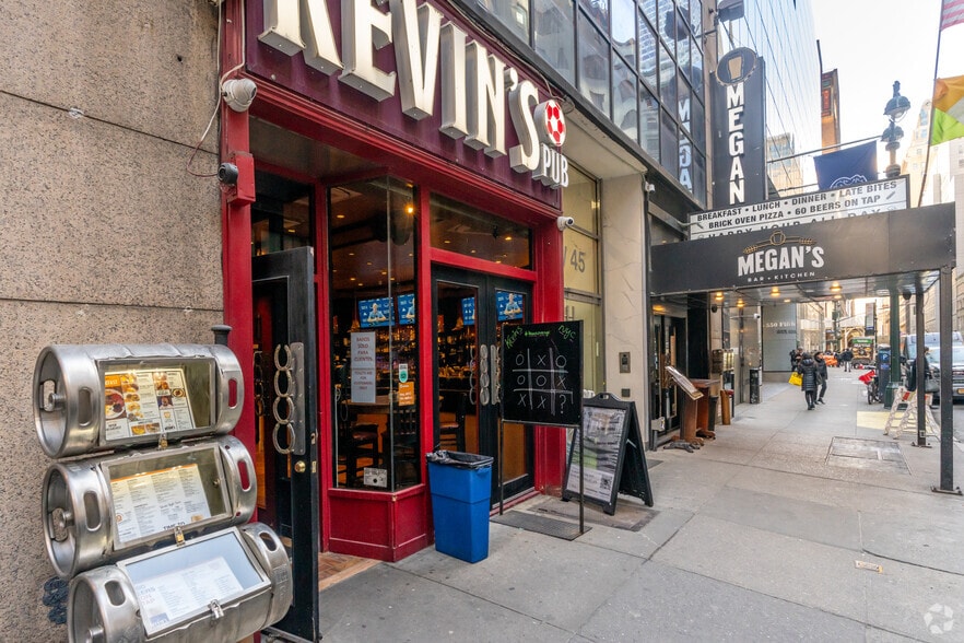 More Photos Of 7 W 45th St, New York Office For Lease