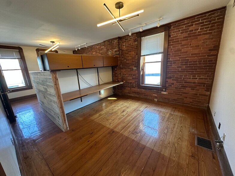 More Photos Of 607-611 Massachusetts Ave, Indianapolis Storefront Retail Office For Lease