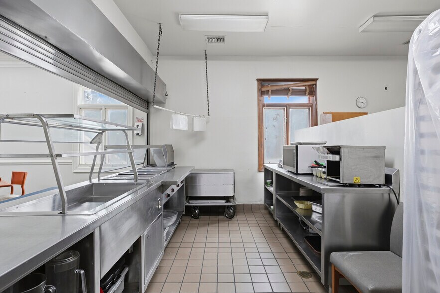 More Photos Of 450 Towne Center Blvd, Ridgeland Skilled Nursing Facility For Sale