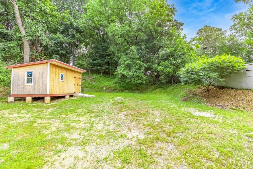 More Photos Of 277 W Baltimore Pike, Media Office For Sale