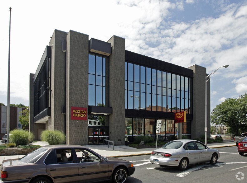 Primary Photo Of 43 E Main St, Meriden Bank For Lease