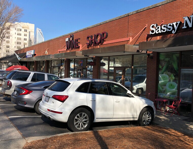 More Photos Of 911 E Morehead St, Charlotte Unknown For Lease