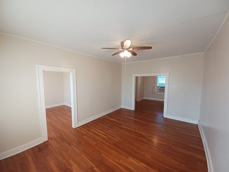 More Photos Of 127 W Magnolia Ave, San Antonio Apartments For Sale