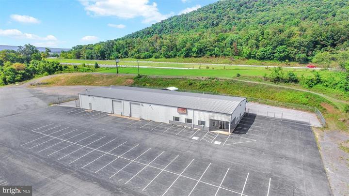 More Photos Of 57 W Shortcut Rd, Newport Showroom For Sale