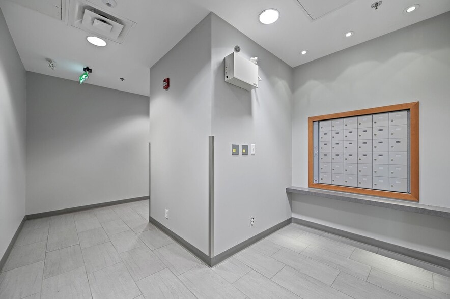 More Photos Of 3105-3223 5 Ave NE, Calgary Office For Sale