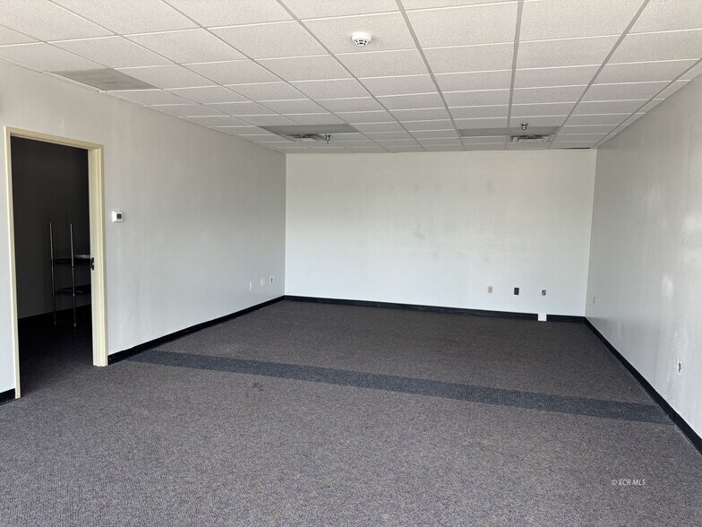 More Photos Of 350 W Silver St, Elko Office For Lease