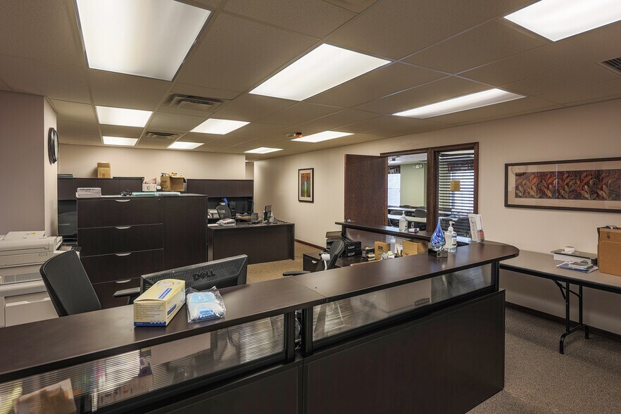 More Photos Of 5830 N High St, Worthington Office For Lease