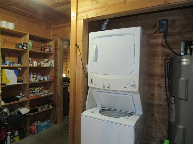 More Photos Of 1 Crabtree Rd, Davisville General Retail For Sale