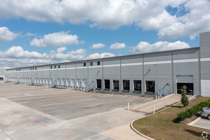 More Photos Of 2700 East Fwy, Baytown Unknown For Lease