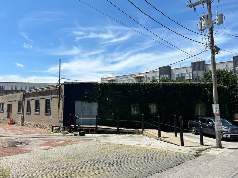 More Photos Of 200 Wyandotte St, Kansas City Storefront Retail Office For Sale