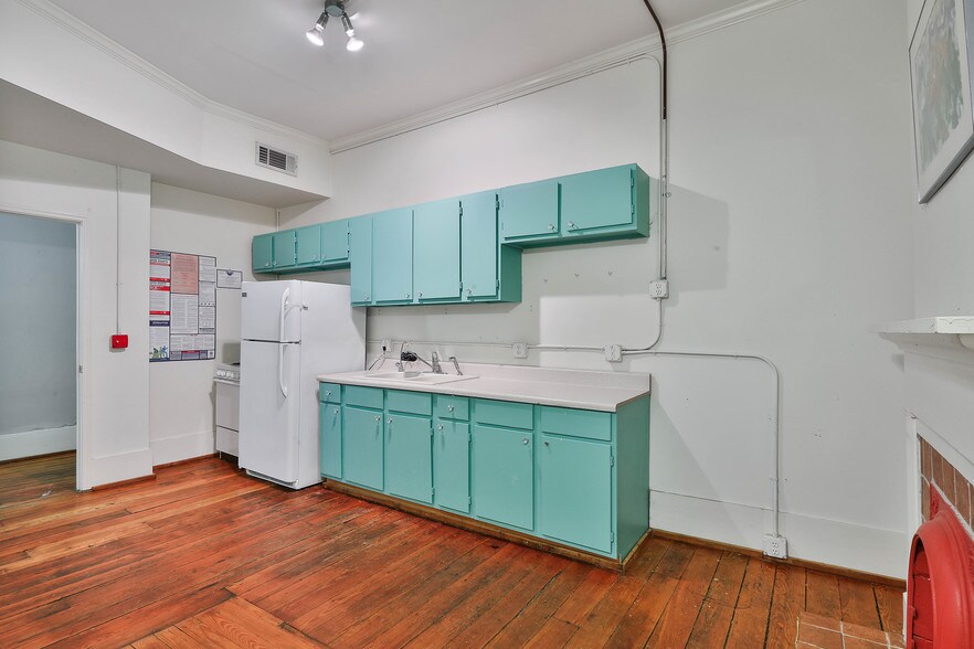 More Photos Of 9 Greenville St, Newnan General Retail For Sale