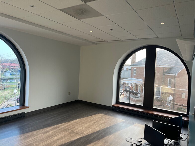 More Photos Of 754 Elden St, Herndon Office For Lease