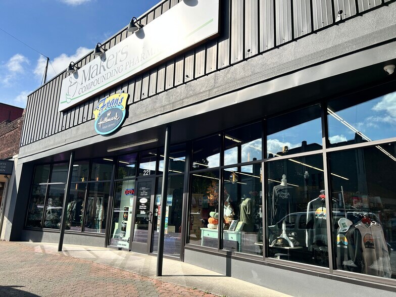 More Photos Of 221 S 1st St, Mount Vernon General Retail For Lease