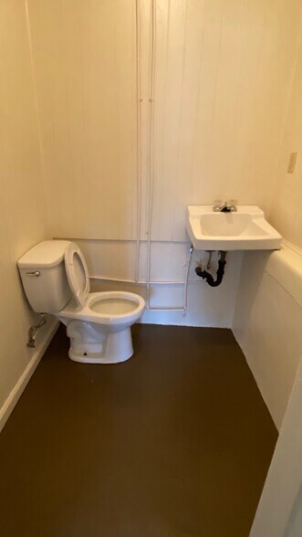 More Photos Of 213 N Broad St, New Orleans Storefront Retail Office For Lease