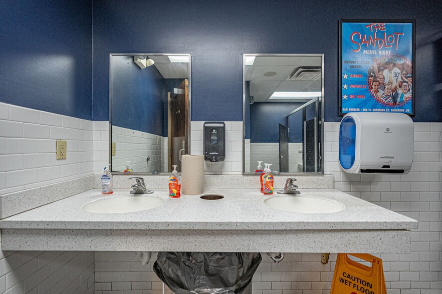 More Photos Of 209 W Congress St, Savannah Restaurant For Sale