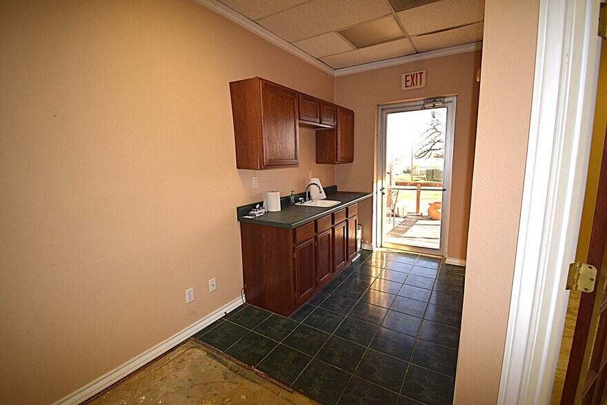 More Photos Of 1001 E Cedar Creek Pky, Seven Points Office For Sale