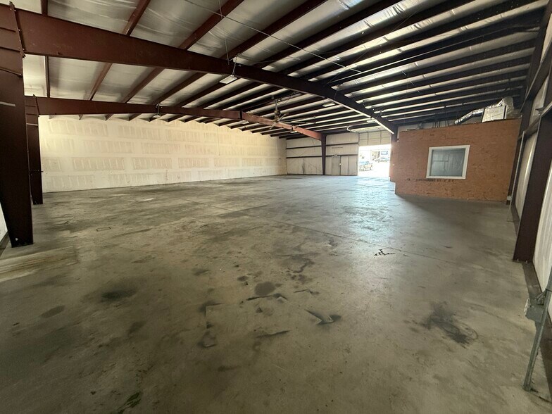 More Photos Of 3943 S Interstate 35, New Braunfels Unknown For Lease