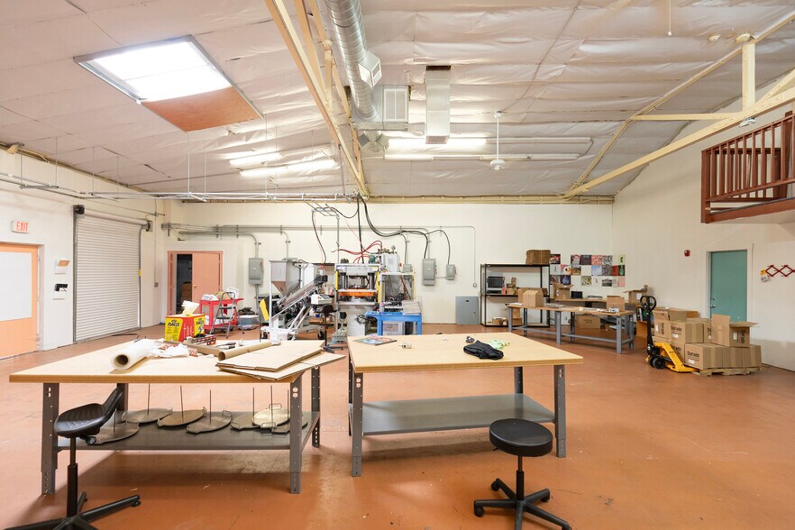 More Photos Of 1112 D St, Sacramento Showroom For Lease