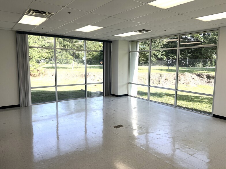 More Photos Of 5001 Greenwood Rd, Shreveport Distribution For Lease