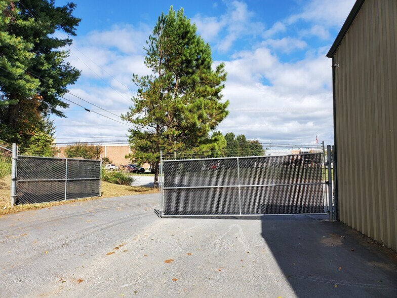 More Photos Of 2997 Spartanburg Hwy, East Flat Rock Warehouse For Sale