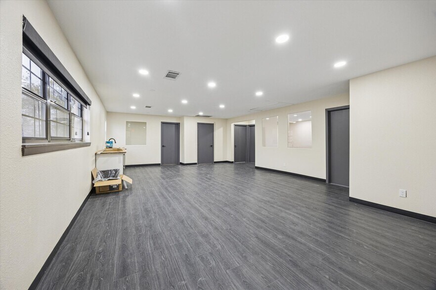 More Photos Of 4901 Yale St, Houston Office For Sale